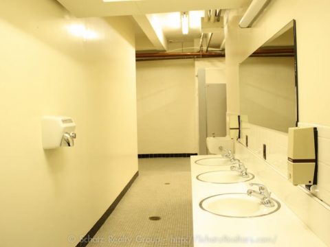 Showers for washing off after a swim or a workout!